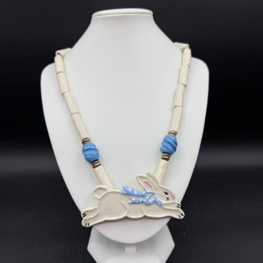 Vtg Shoestrings Ceramic White Bunny Rabbit Necklace Women Hand Painted Cottage‎